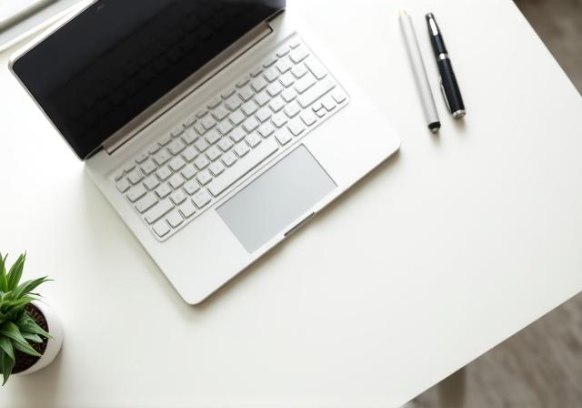 Espacio de trabajo minimalista y profesional